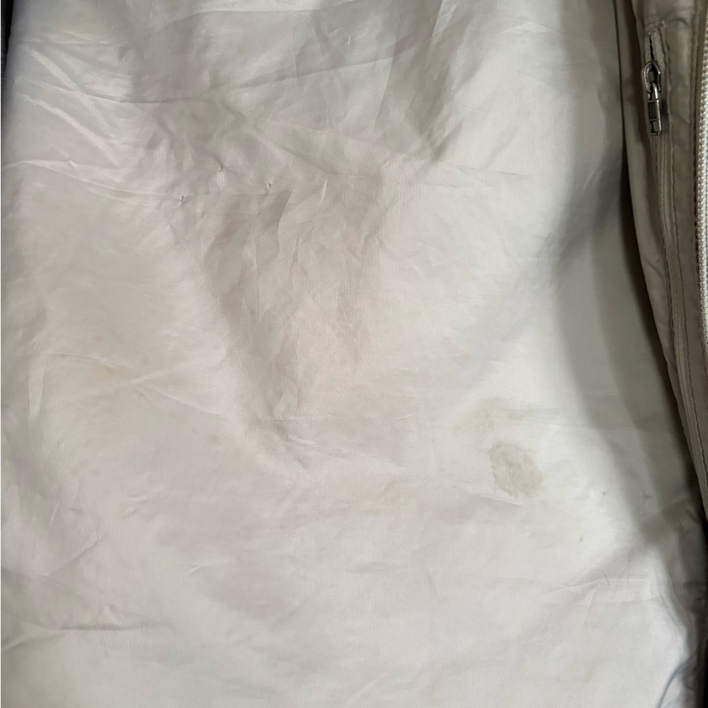 Patagonia Women's Light Silver Quilted Puffer Jacket - Picture 7 of 11